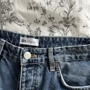 Raka jeans från Zara💕Sparsamt använda😊 frakt tillkommer😊