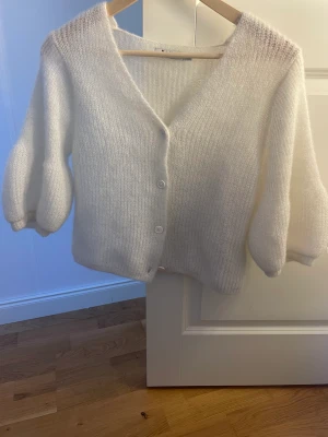 Stickad kofta - Jättefin kofta från Na-kd som tyvärr inte kommit till användning.