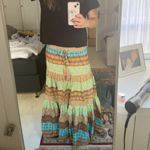 Långkjol - Säljer min långa kjol från zara! Perfekt till sommaren och stranden!