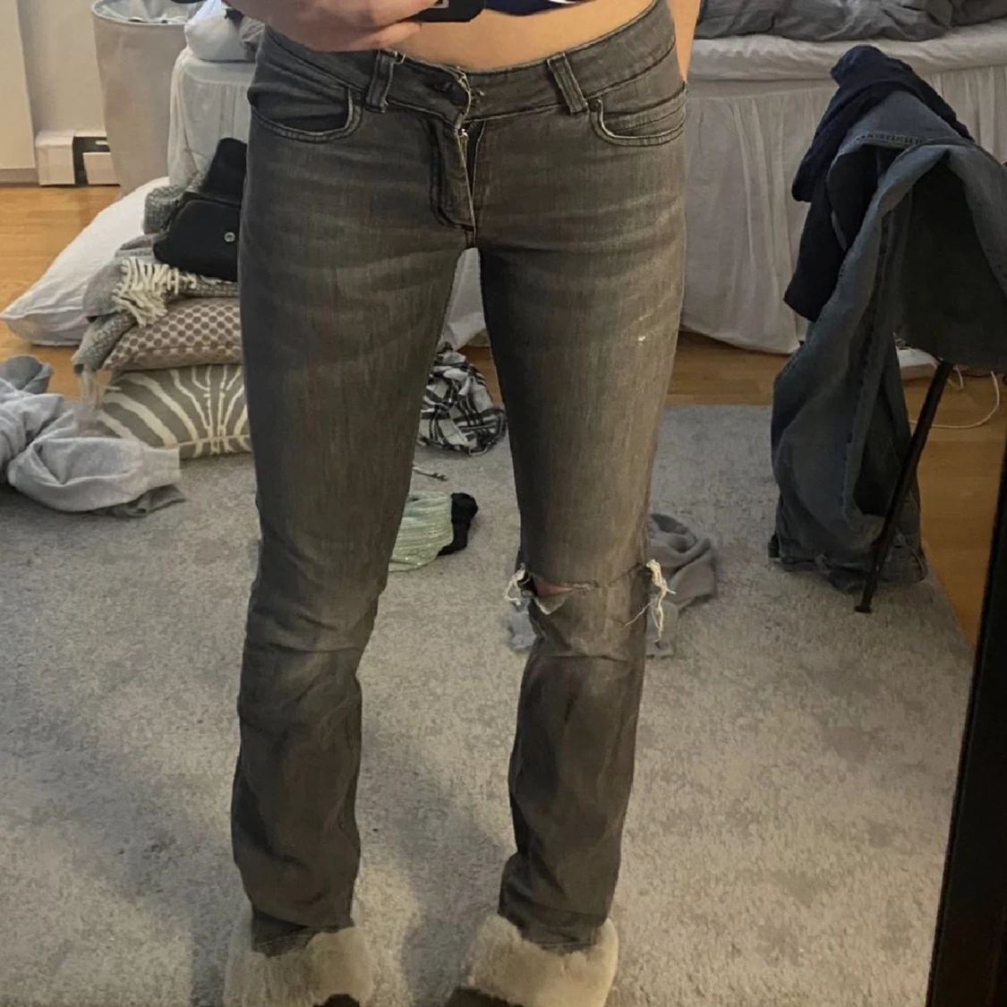 Gråa low waist jeans  - 90