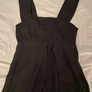 Topp  - En svart topp i storlek s/m   