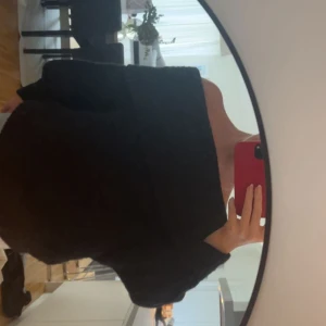 Stickad Off Shoulder Tröja - Så fin offshoulder tröja från Hm, köpt i höstas och bara använd fåtal gånger 😊😊