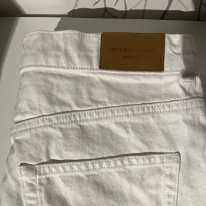 Gina jeans  - Aldrig använda. skulle säga dom passar som momjeans