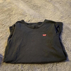 Levi’s tshirt - Jag tvättar såklart innan frakt för att få bort katt och hundhår