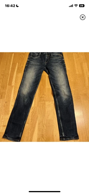 Replay jeans - Säljer dessa då de är för små Skick 10/10 Skriv dm för mer info 