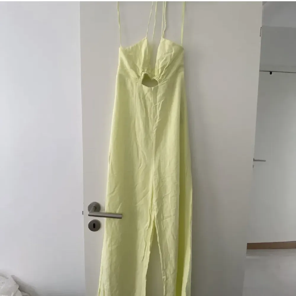 Lime green jumpsuit from Bershka.  Worn once. Övrigt.