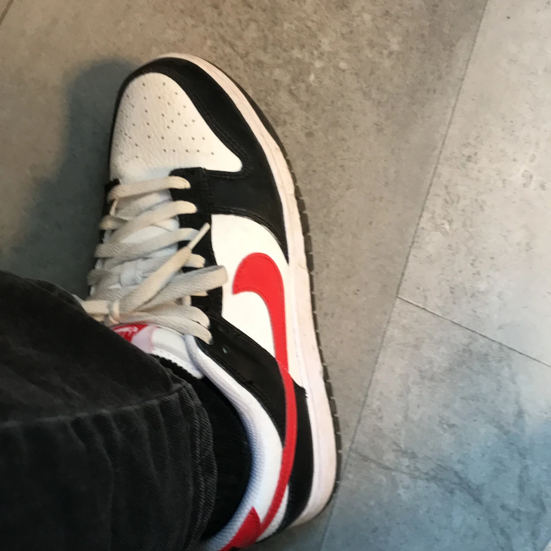 Säljer red swoosh pandas!