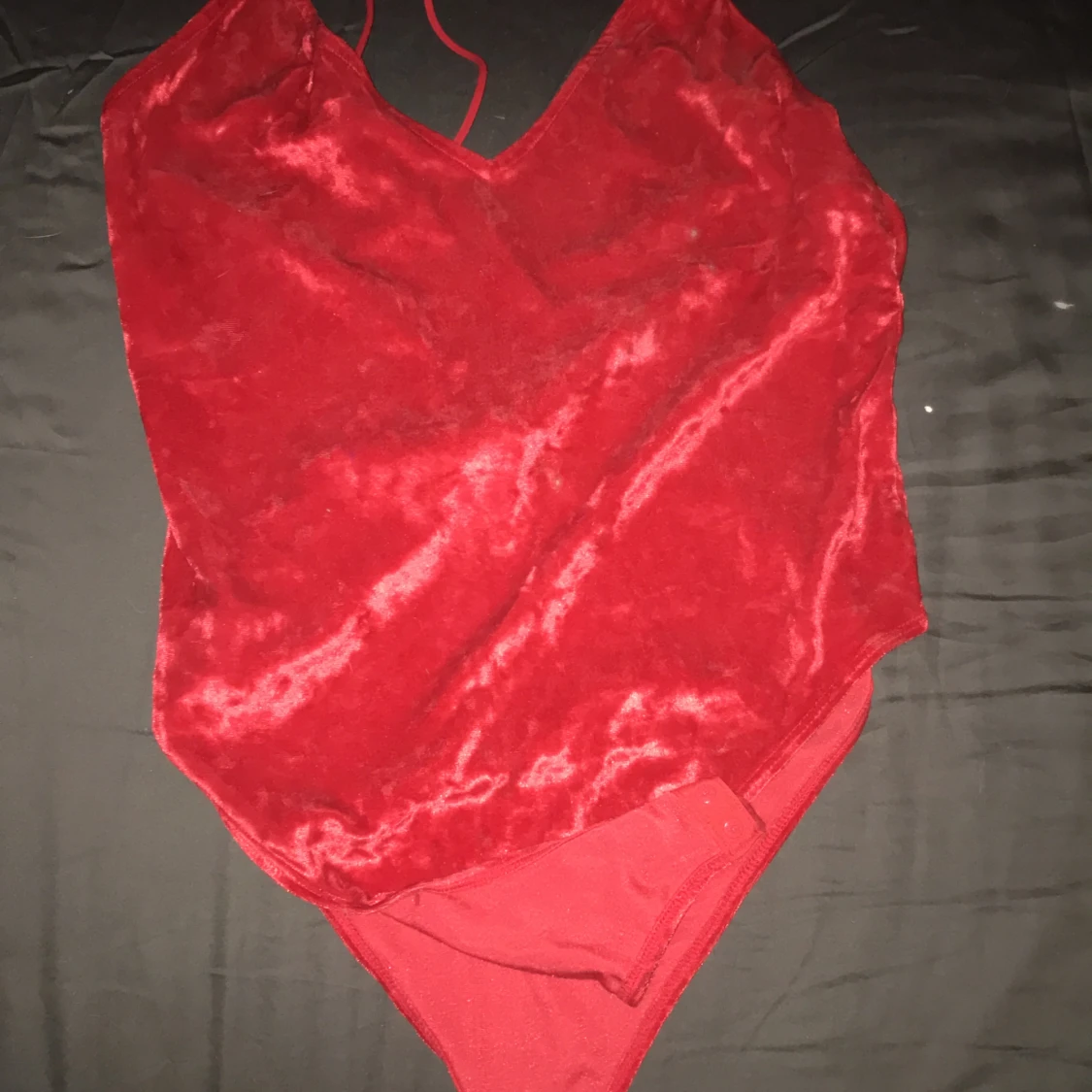 Röd sammet body i stl S/M