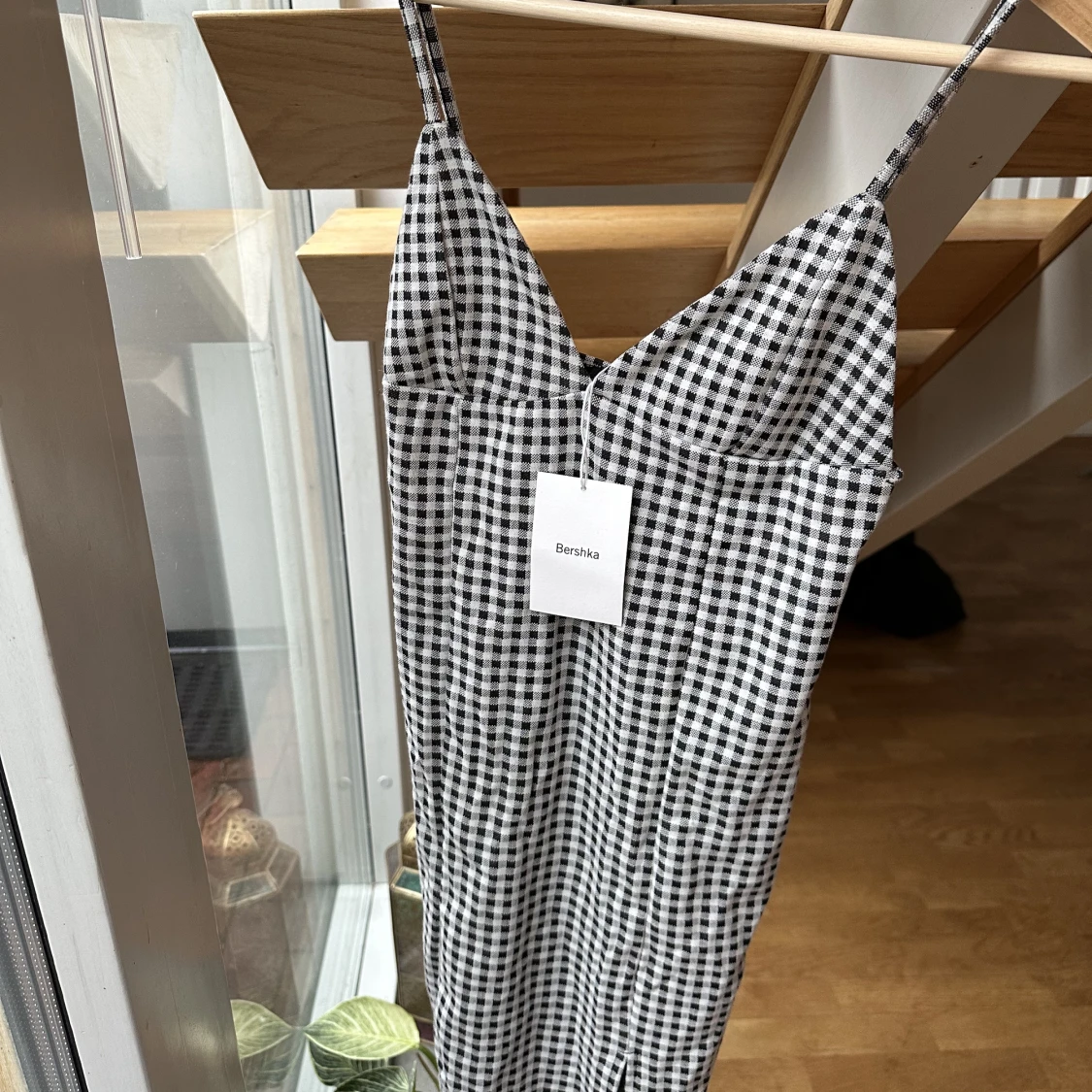 Oanvänd klänning från Bershka