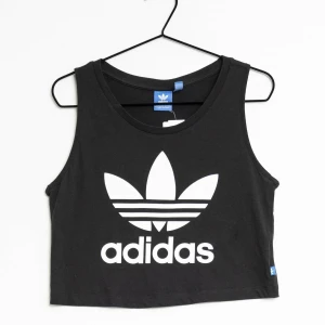 Adidas linne  - Supersnyggt linne med adidastryck! 