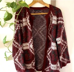 Stickad kofta - Fin och mysig kofta som är köpt på plick men passade inte mig.