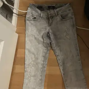 Snygga ltb jeans som tyvärr inte kommer till användning då dem är förstora på mig❤️ 