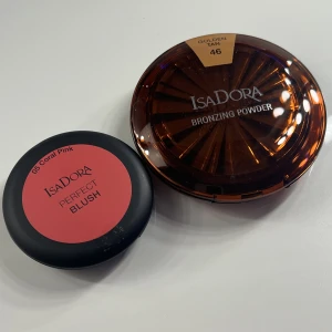 Bronzer & Blush  - Säljer en bronzer och en Blush från IsaDora, köpte bronzern för 179 och blusen för 119. Säljer både två för endast 70kr❤️