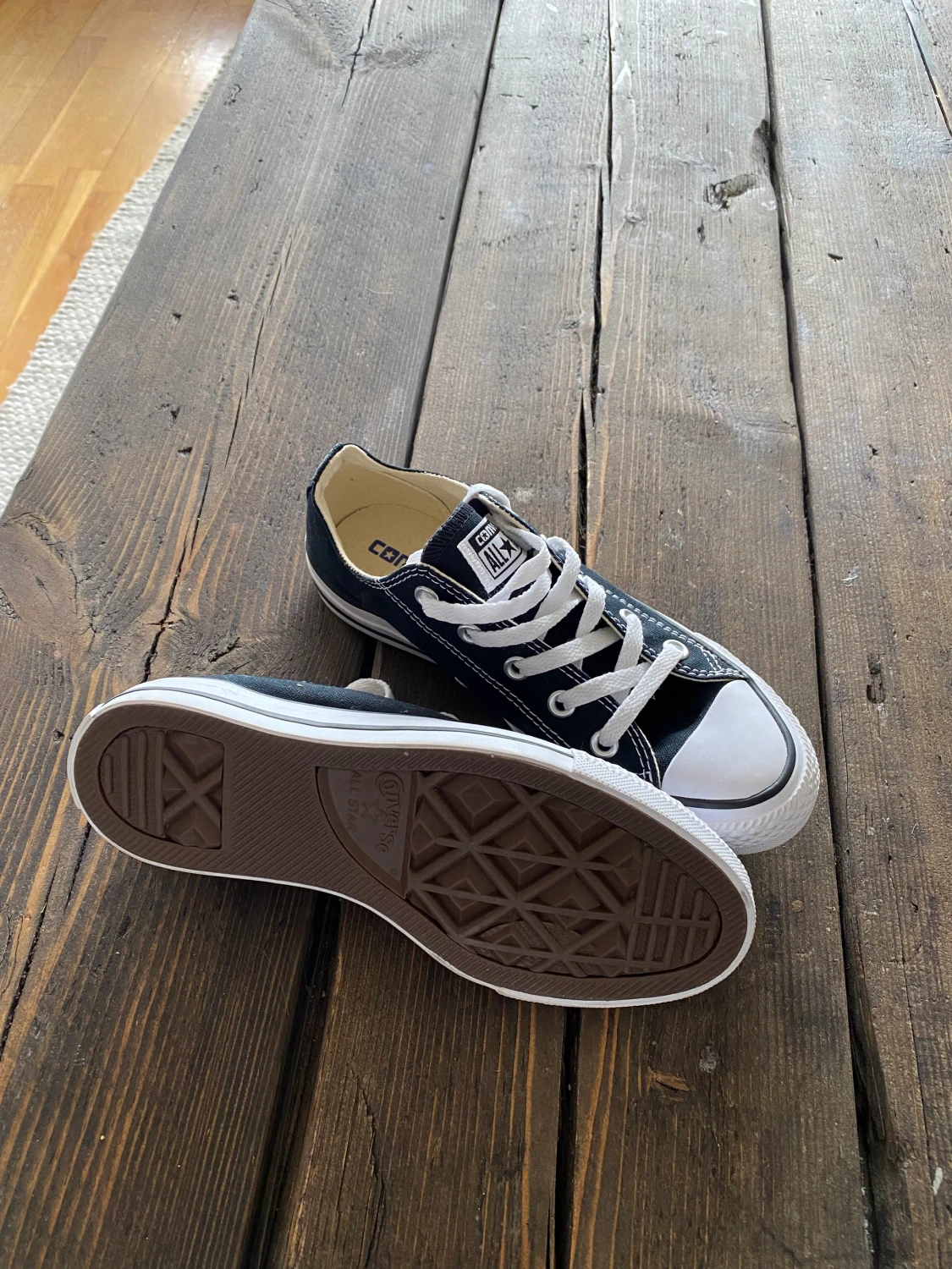 Oanvända Converse - 90