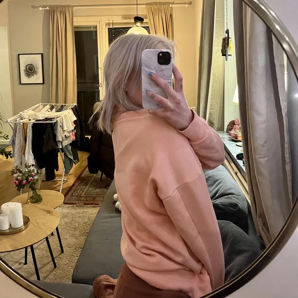 Mysig tröja från Adidas i fin rosa färg. Bra skick! Säljer då jag inte har användning för den längre. Strl M. 🥰. Hoodies.