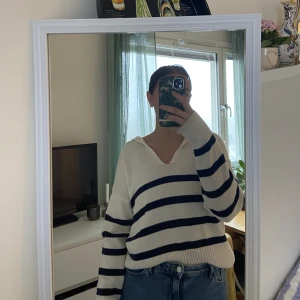 Stickad tröja  - Stickad tröja strl M från Gina Tricot. Sparsamt använd.