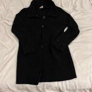 pomelo cardigan - good condition  vintage cardigan kontakta om du är intresserad!!