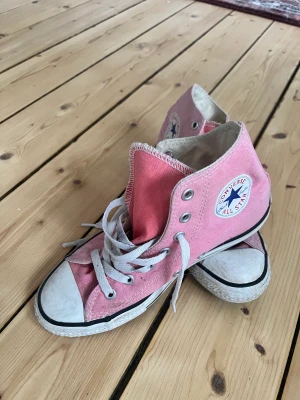Rosa converse  - Rosa converse stl 34 i använt skick men helt ok 