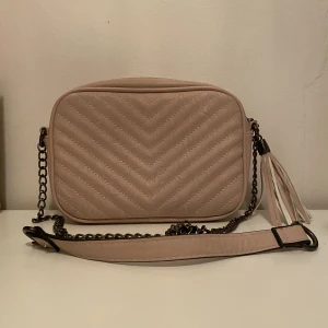 Axelremsväska  - Använd, men i bra skick. 