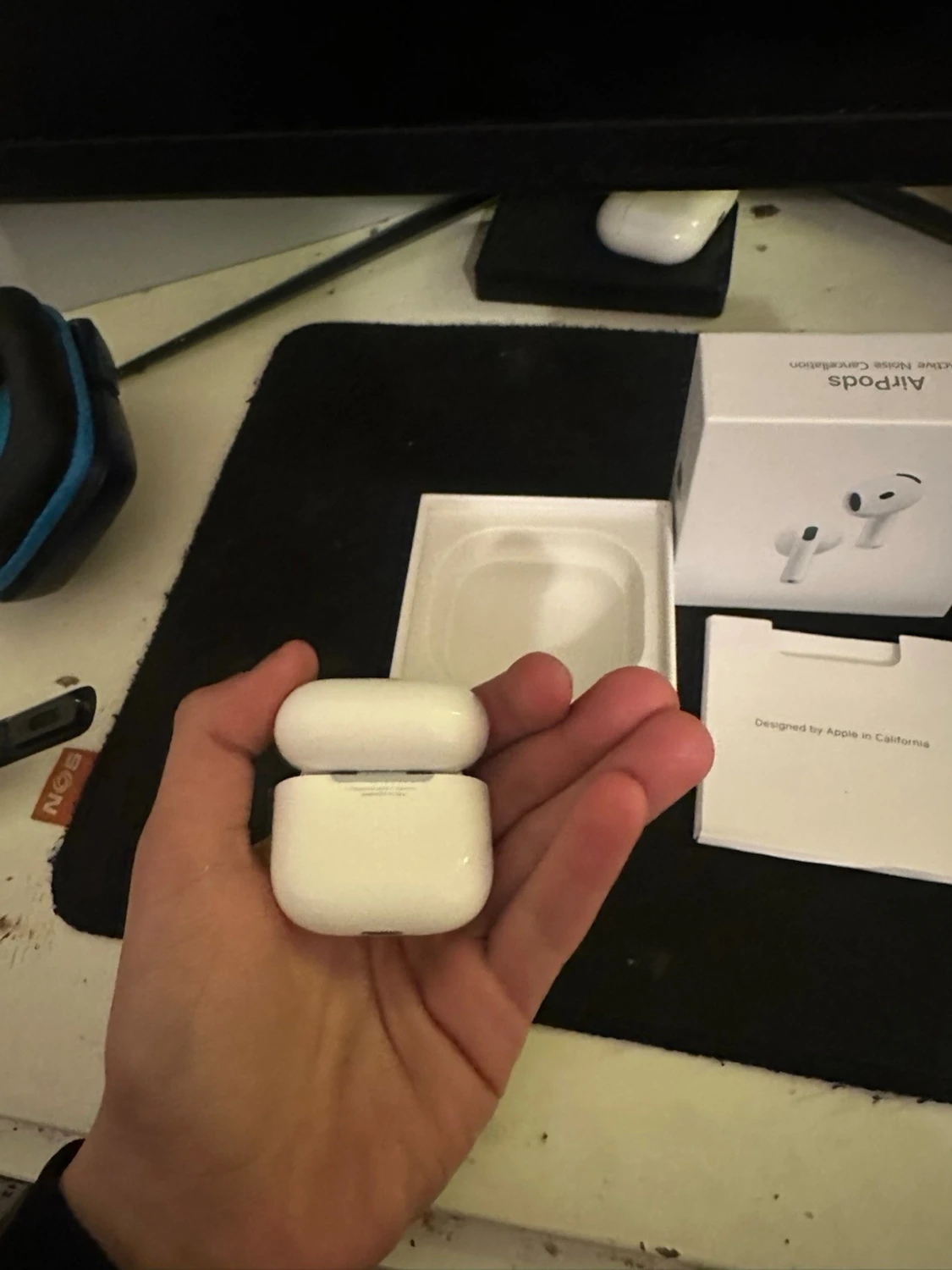 AirPods Pro 4 - 2