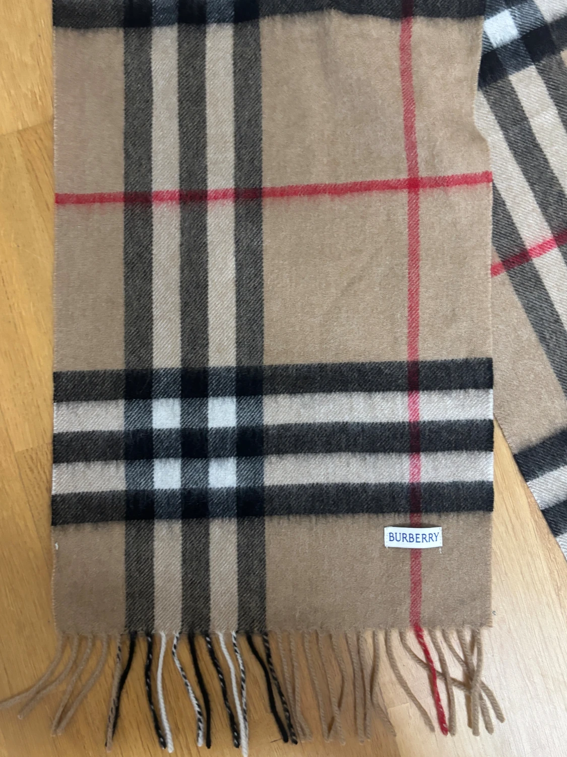 Rutig beige halsduk från Burberry - 1