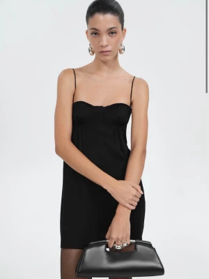 Kort festklänning!  - Världens snyggaste klänning från Mango - Selection kollektionen! Säljer då den va för stor… så endast provad! Nypris 1050kr. Har korsettringning och osynlig dragkedja i midjan. Skriv för egna bilder! Har tyvärr ingen med den på då den va för stor😊😊