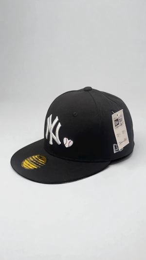 Svart New Era New York keps 7 1/4 57.7 cm  - Svart New Era New York keps 7 1/4 57.7 cm 