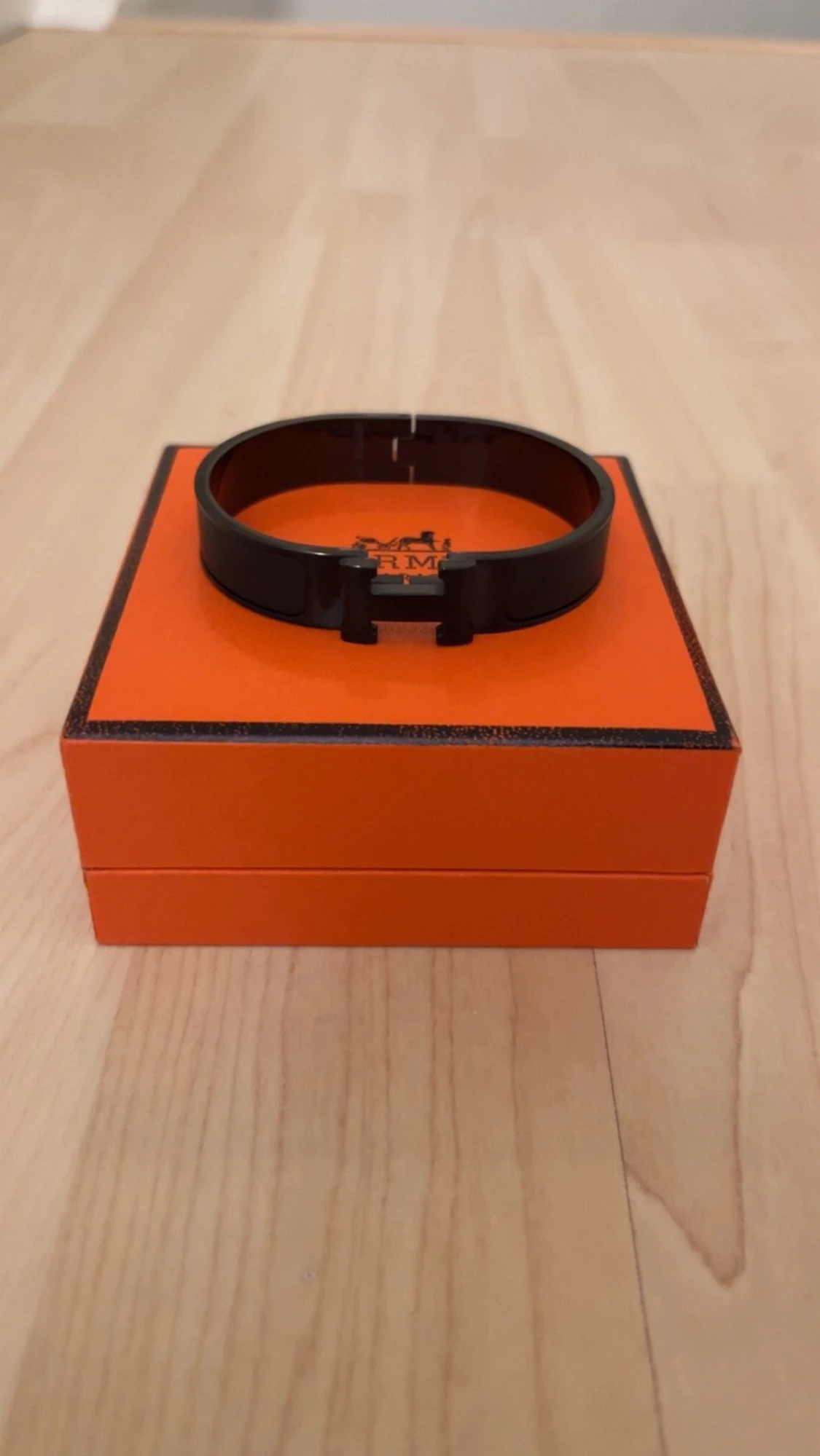 Svart H armband  - 2