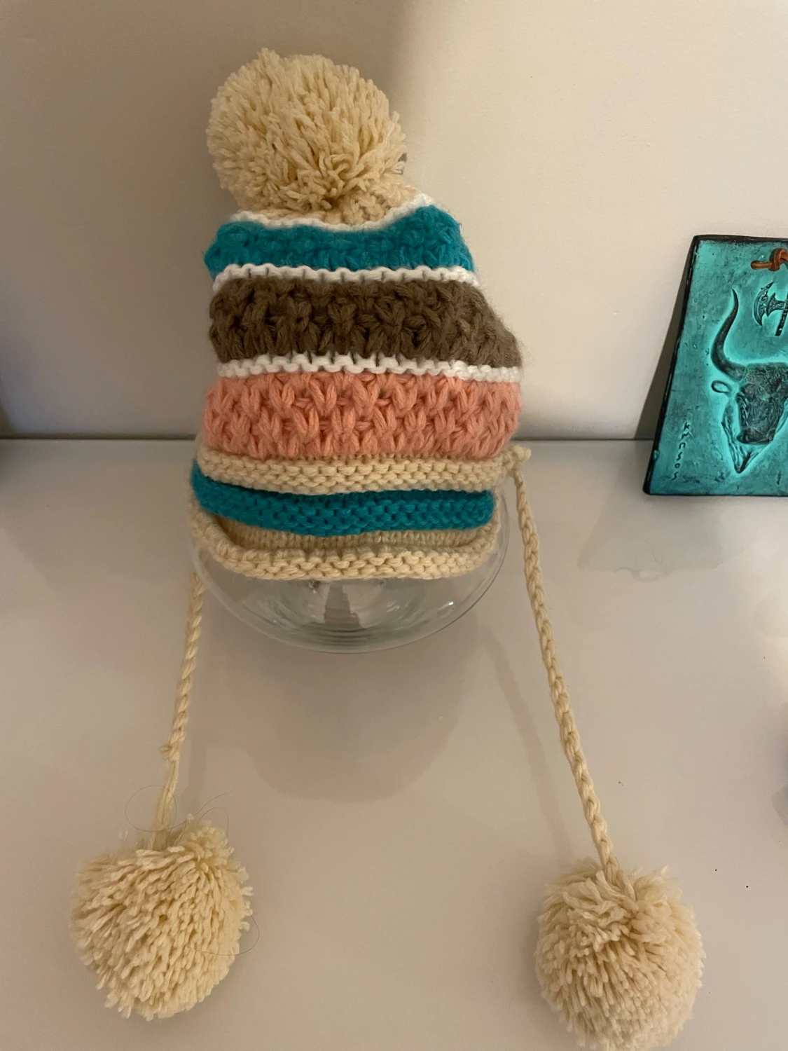 Randig stickad mössa med tofsar - 1