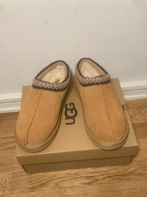 UGG Tasman - Perfekt till dig vill hålla dina fötter varma eller som vill köpa billig julklapp 🎅🎄