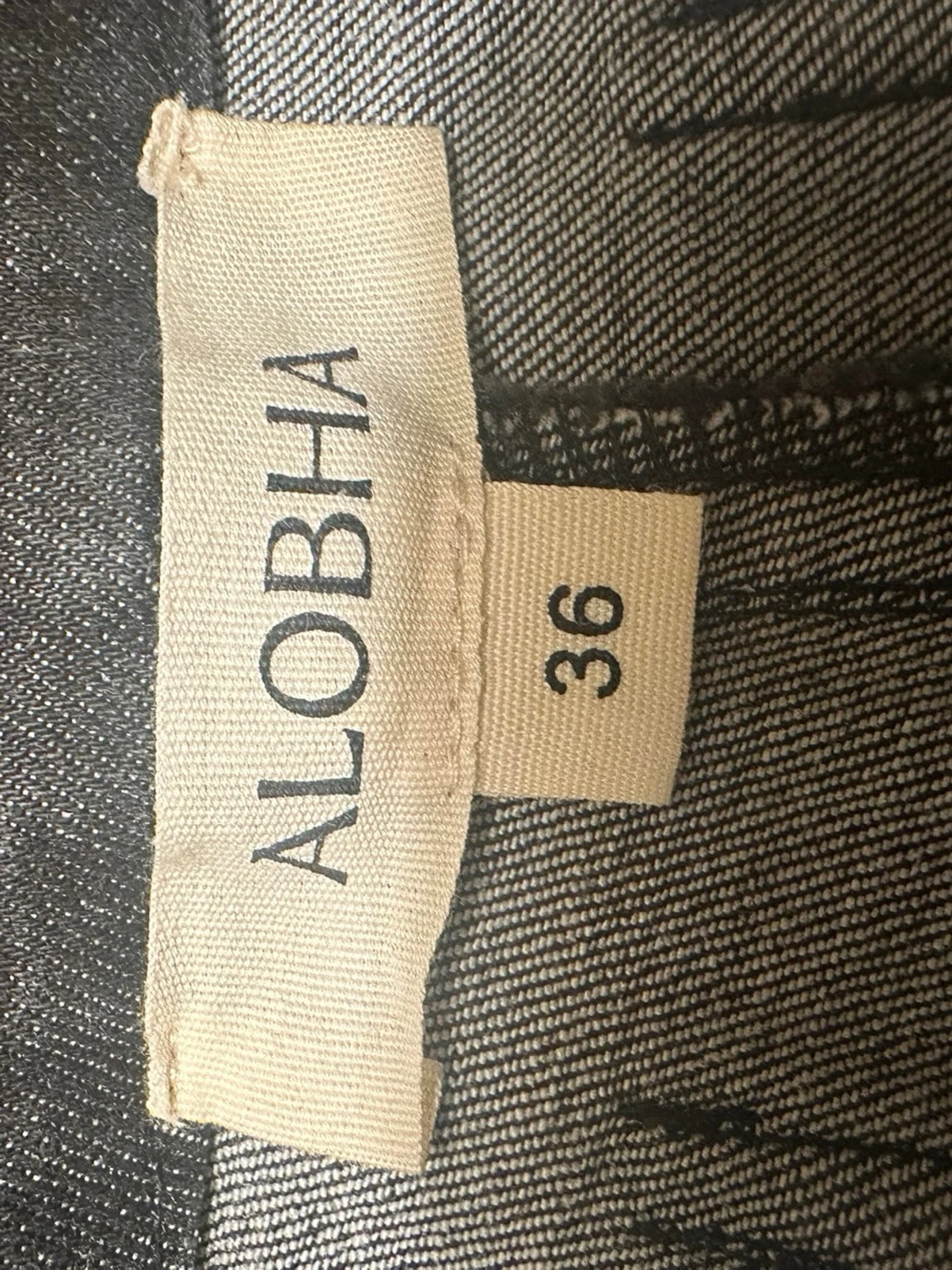 Mörkgrå bootcut jeans från Alobha - 2