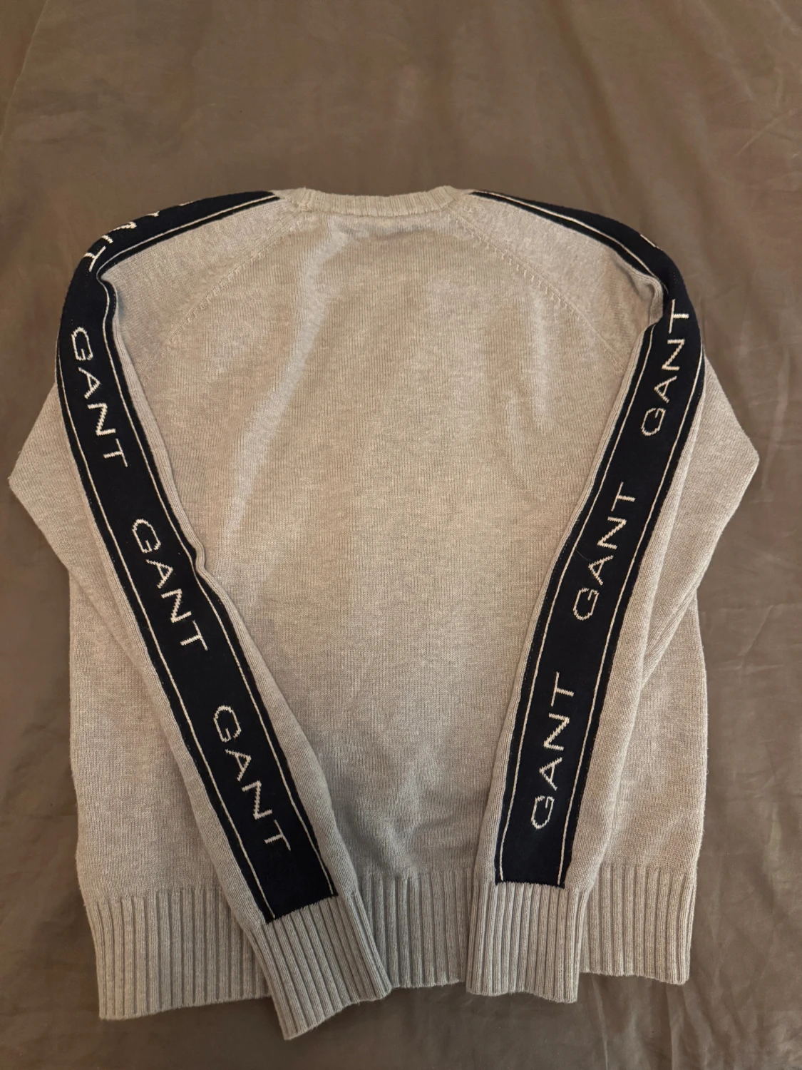 Grå stickad tröja från GANT - 1