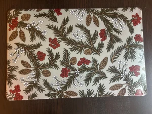 8 st bordsunderlägg  - 8 st bordsunderlägg med ett vackert vintermotiv. Obs!! Några har aldrig blivit använda medans någon kan vara väldigt sliten (se bild 2)