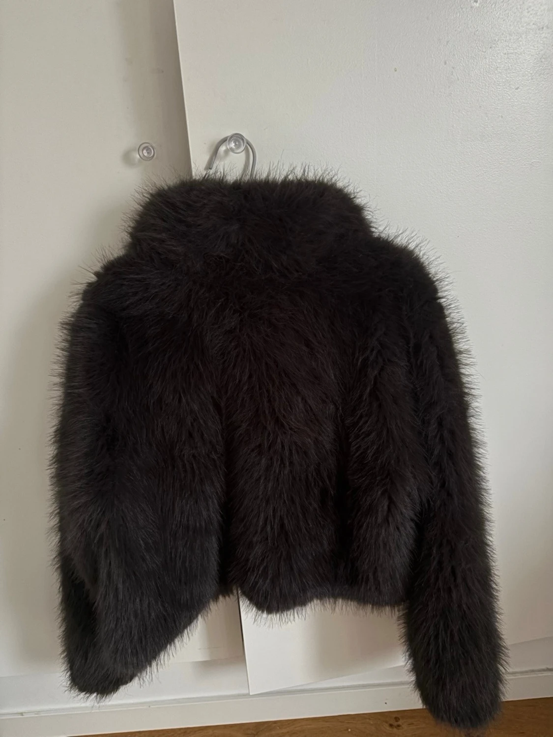 Svart fluffig pälsjacka  - 2