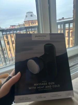 Massagepistol - Säljer en aldrig använd massagepistol! Det tillkommer många olika stycken samt finns i varmt och kallt läge 😊