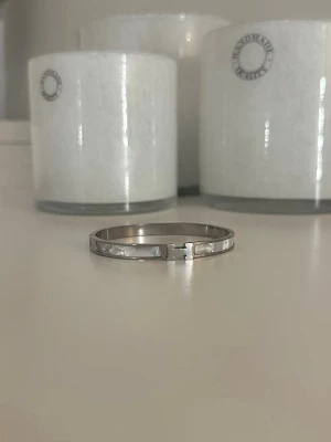Silver armband  - Hårt silver armband, knappt använd💕