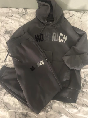 Hoodrich sett  - Hoodrich sett i grå 