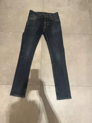 Nudie grim Tim - Tjena, säljer nu dessa riktigt snygga nudie grim Tim i Stl W29L32. Dom är i riktigt bra skick. Nypris 1600✅Vid minsta funderingar så är det bara att höra av sig//Allt gott
