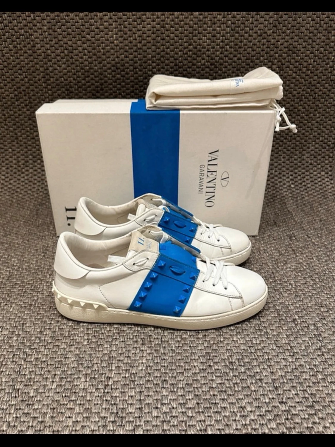 Valentino Garavani sneakers med blå detalj - 1