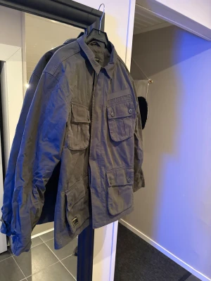 Superdry Fieldjacka - Extremt snygg overshirt/jacka perfekt för höst/vinter | Strl - S | Skick - 9/10 | Nypris - ca 1400kr |  jackan är insydd till en otroligt bra passform! Vid minsta lilla fundering är det bara att skriva!