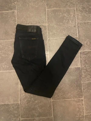 Nudie jeans - •9/10 skick - helt nya✅ •Storlek W31, L31📏 •Inkluderat - jeans👖 •Fraktar inom 24h📦 •Nypris - ca 1600 SEK💸