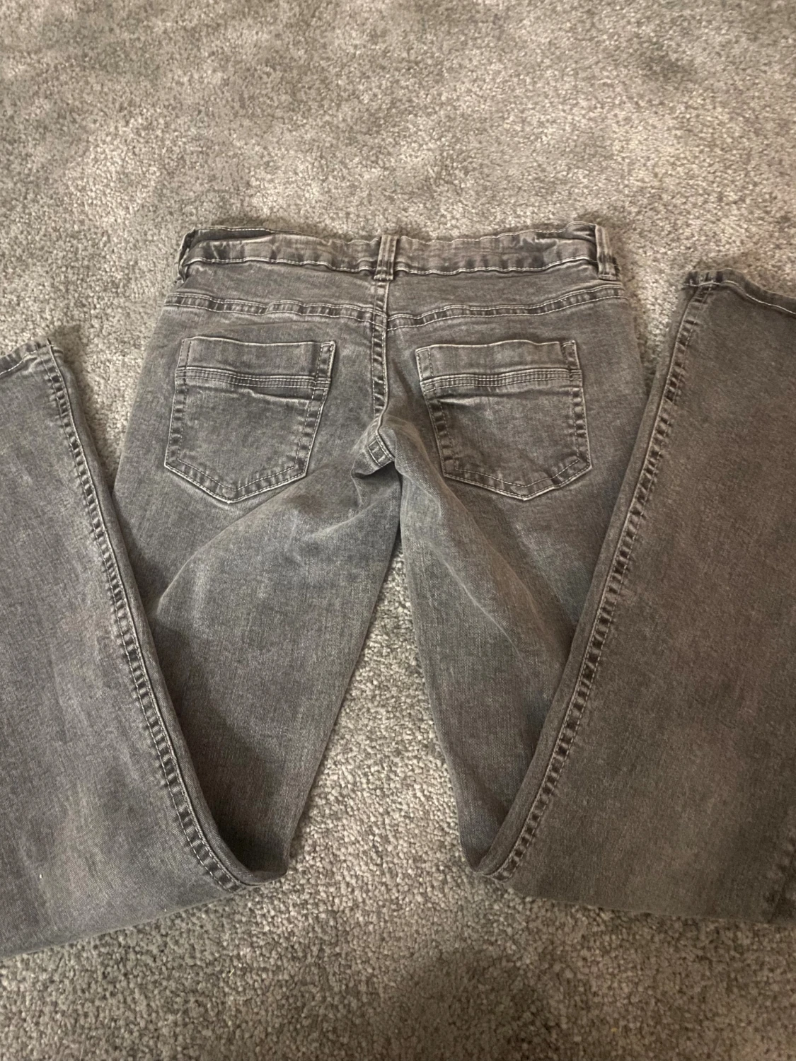 Grå jeans från Gina Tricot XS - 1