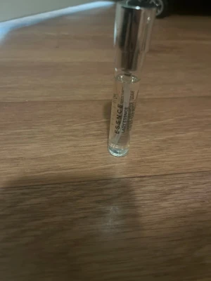 Essnce - Lady Essnce 8ml - Se bild, ingen doft för mig tyvärr.