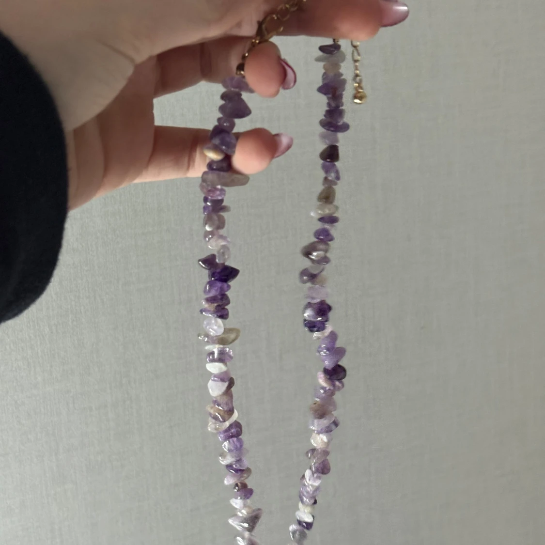 Halsband med stenar/kristaller