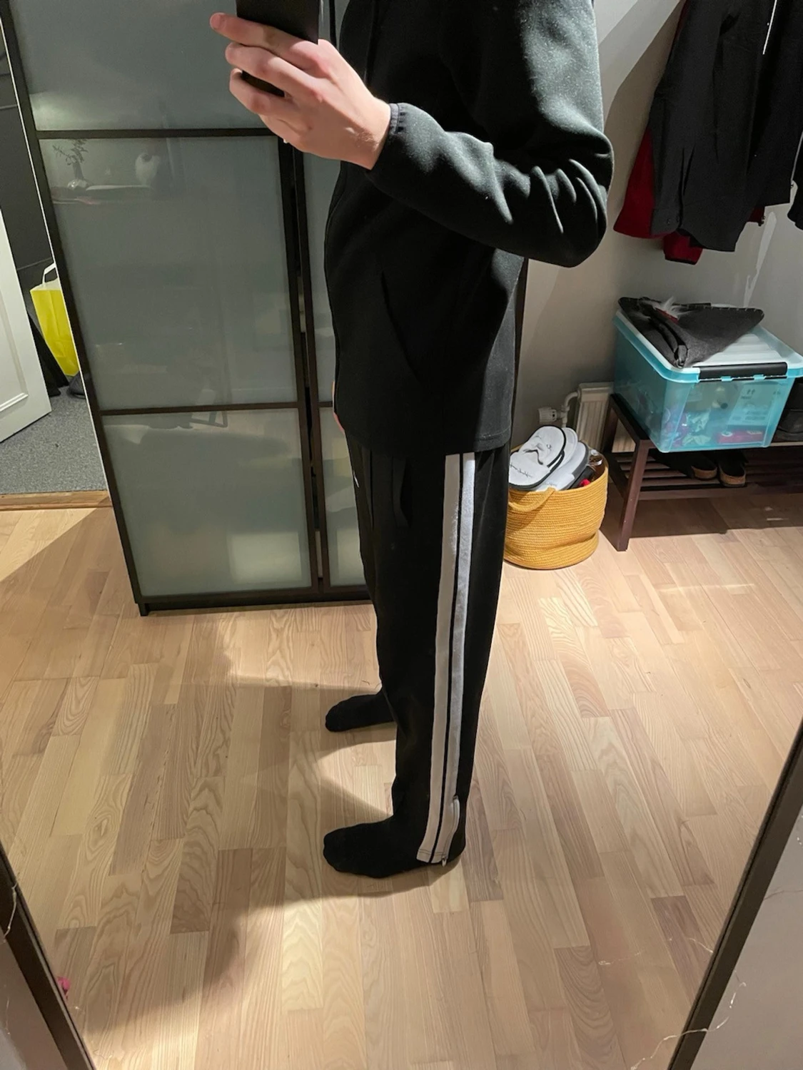 Palm Angels svarta mjukisbyxor med vita ränder - 1