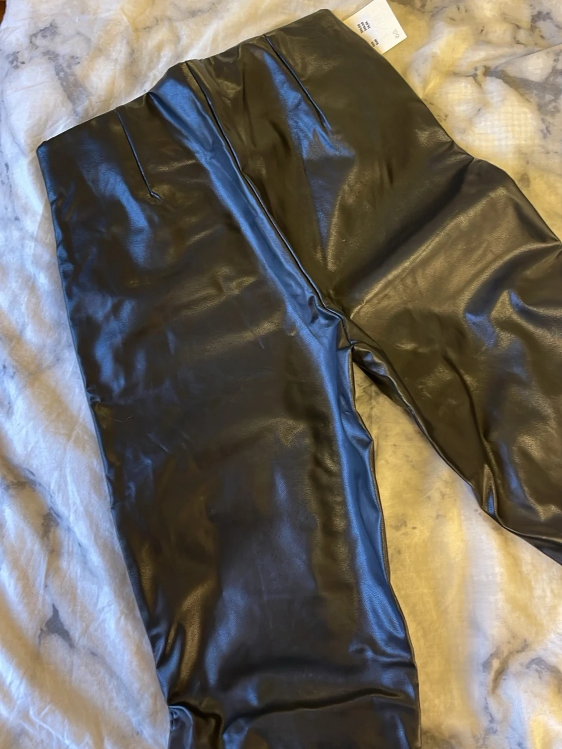 Svarta skinnbyxor från Bik Bok XS - 2