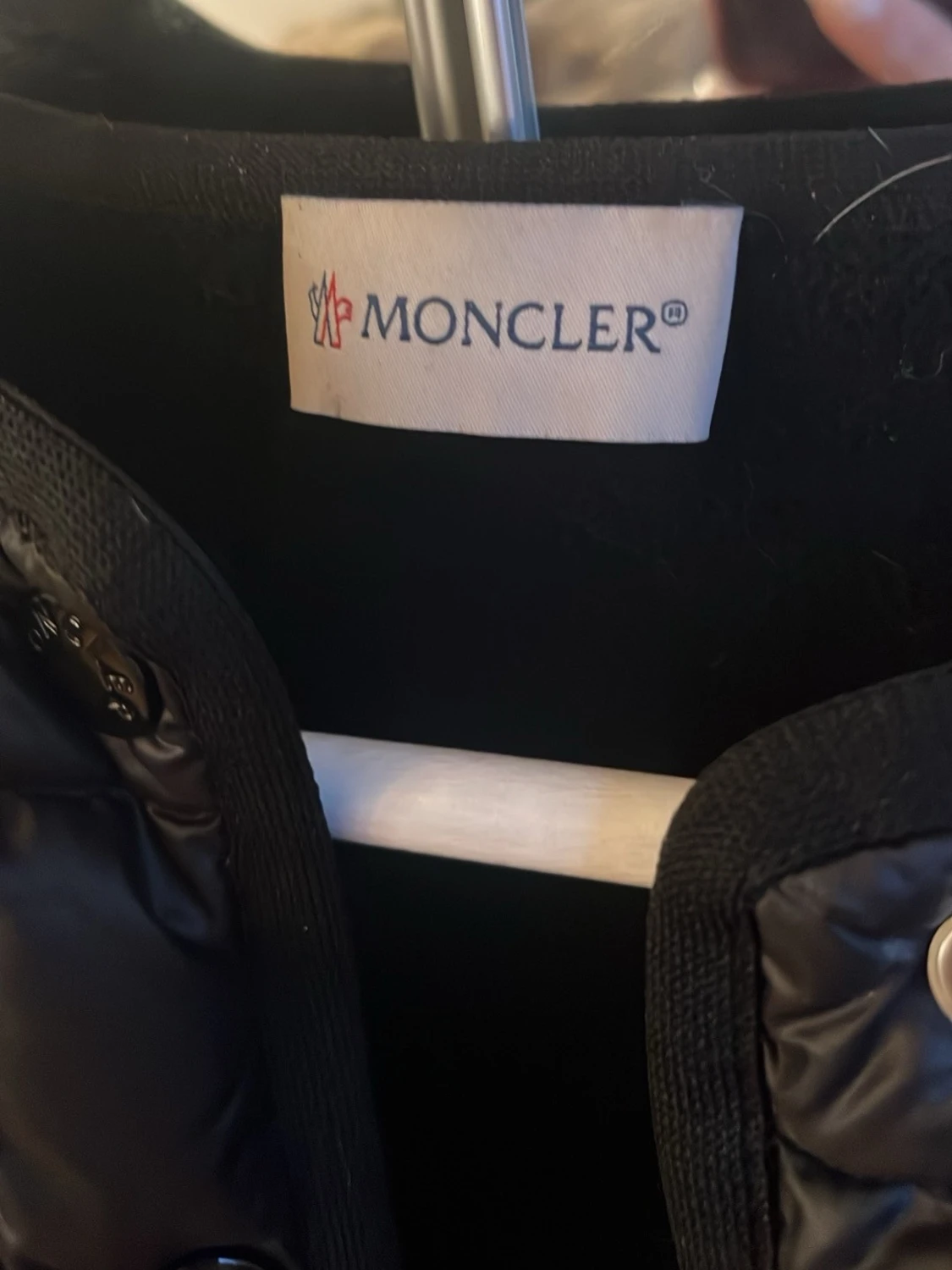 Svart dunväst från Moncler - 3
