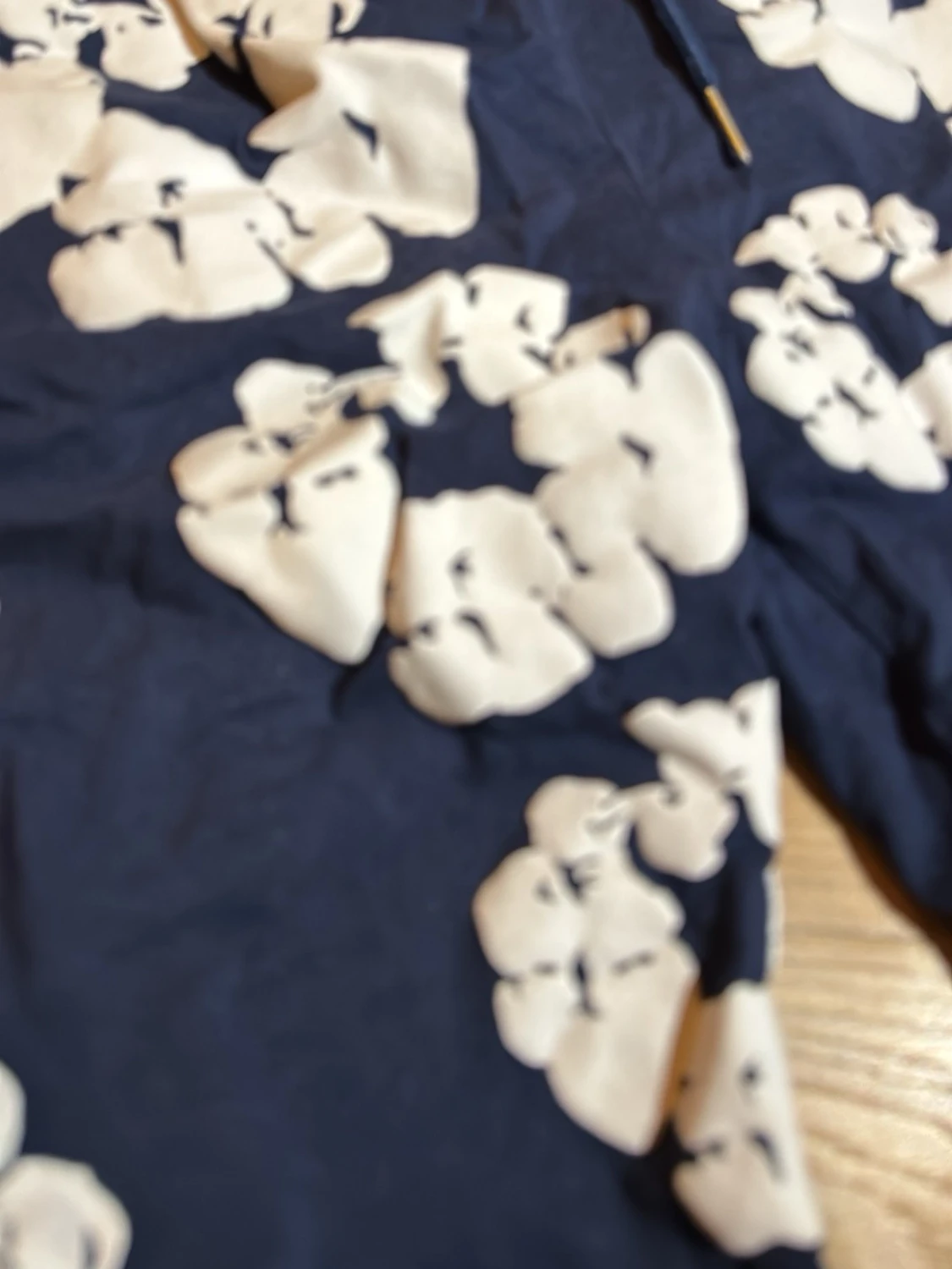 Mörkblå shorts med blommigt mönster - 2