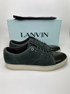 Lanvin skor  - December REA! Hej, säljer nu dessa svin snygga lanvin skor. Skorna är i grymt skick! Testade en gång. Begränsat antal boxar och dustbag. Hör av dig vid frågor. 