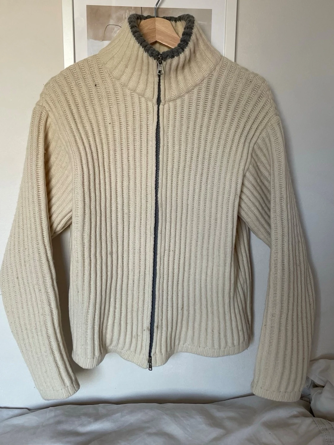 Beige ribbad kofta med dragkedja - 1